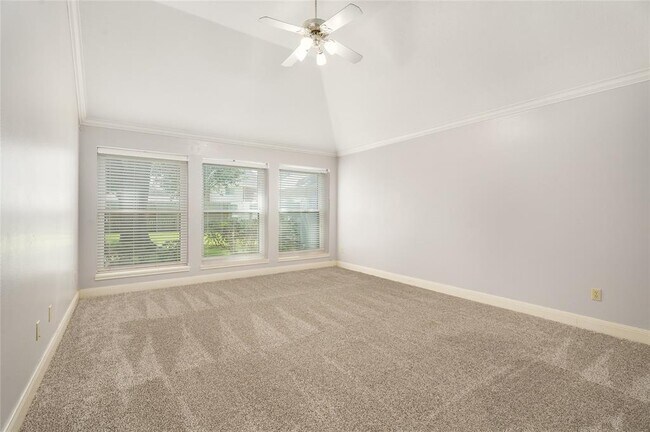 Building Photo - 15127 Greenleaf Ln