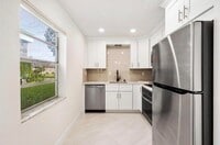 Building Photo - 401 Monaco Way