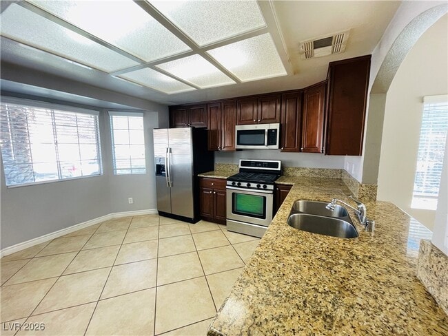 Building Photo - 8649 Trafalgar Dr