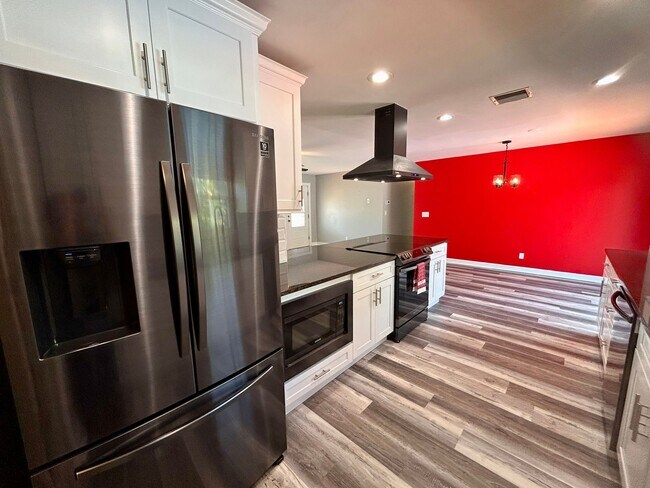 Building Photo - 316 NW Avens St