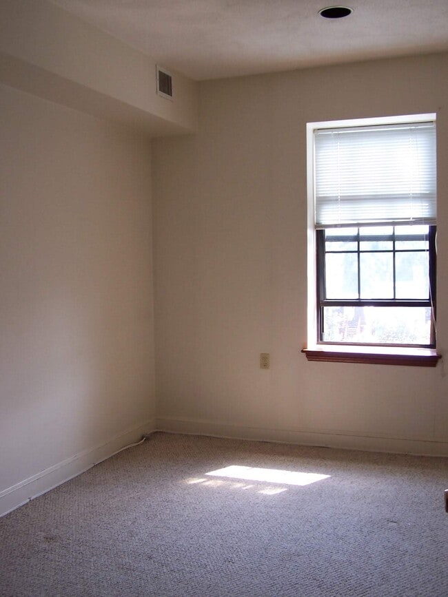 Building Photo - 14 John Eliot Square 4F