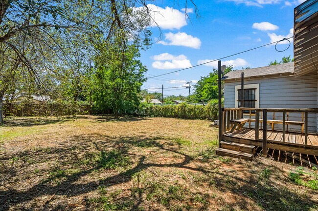Building Photo - Cozy Home with Bonus Room, Minutes from TTU