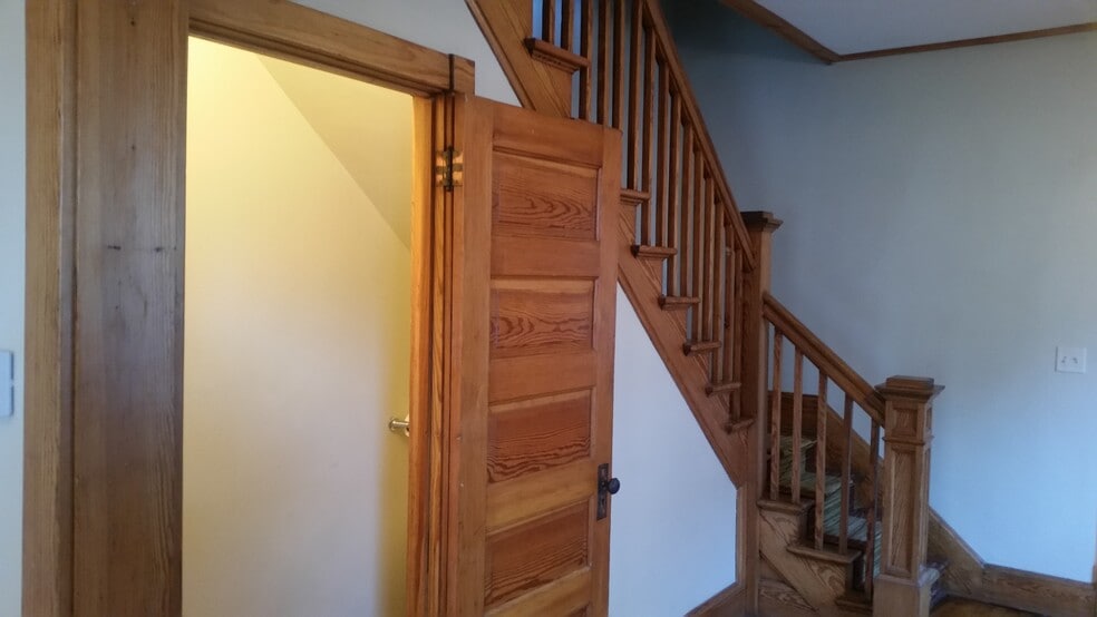 Foyer - 122 West Arch Street