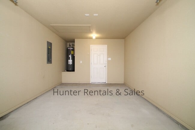 Building Photo - Airport and Texas A&M Central Texas Nearby!