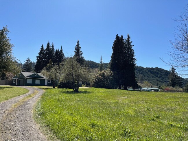 Building Photo - PROD3327