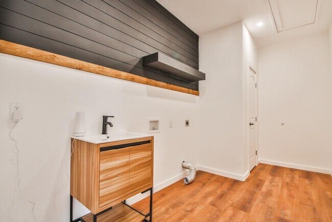 Building Photo - Beautiful Newer Construction Home