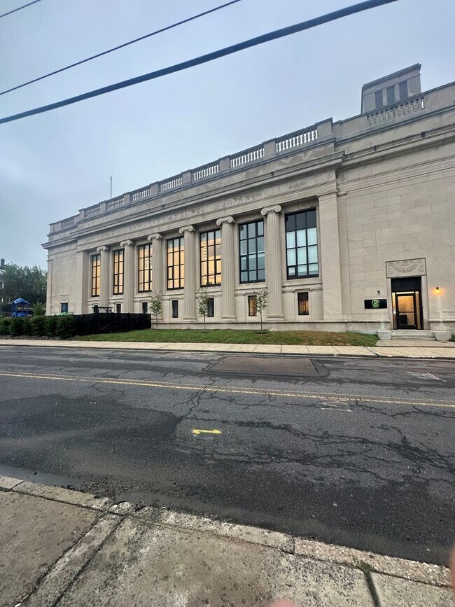 Building Photo - 400 York Rd