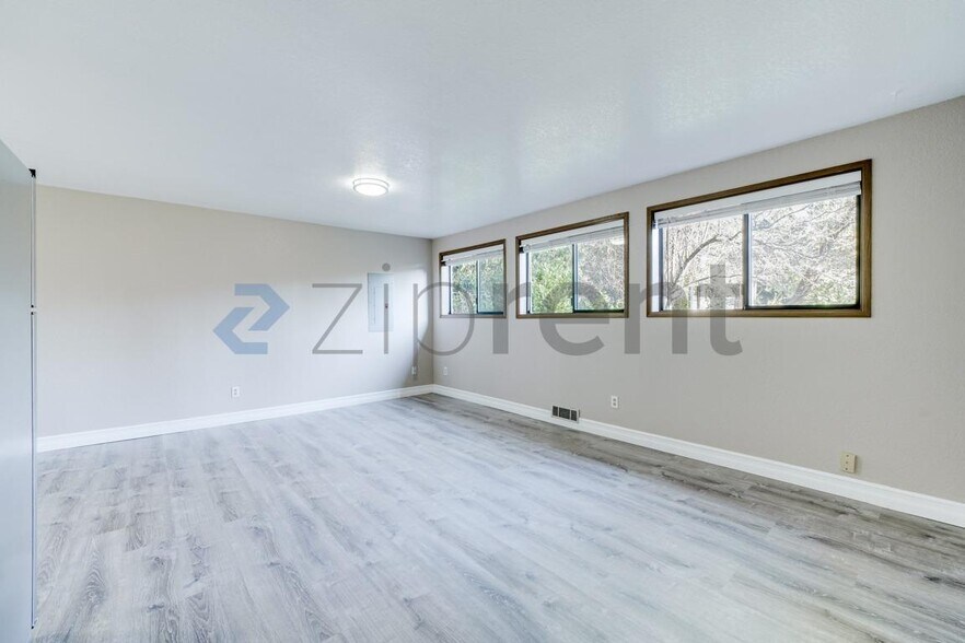 Building Photo - 14325 19th Ave NE