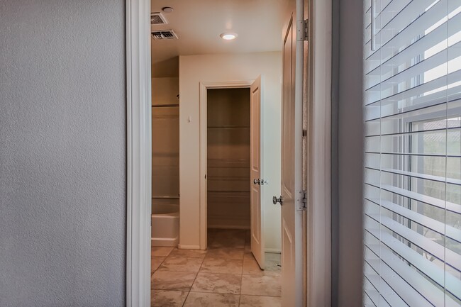 Building Photo - 3210 Brynley Ave