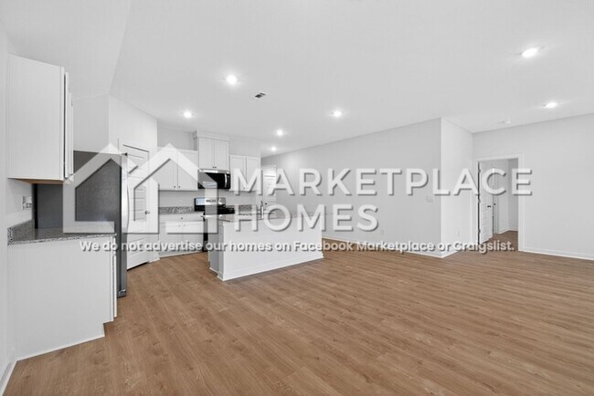 Building Photo - 3050 Rosalee Ln