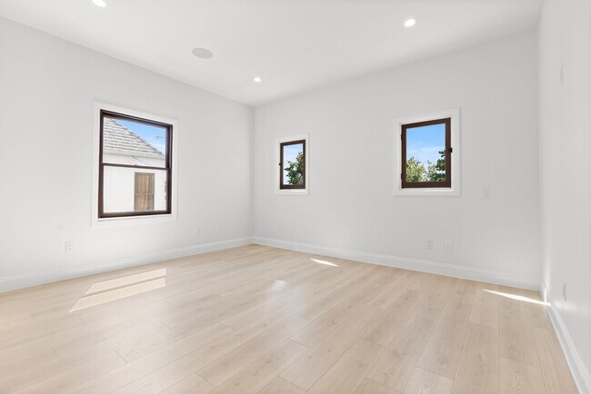 Building Photo - 341 N Genesee Ave