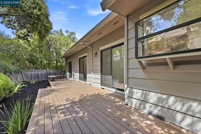 Building Photo - 900 Augusta Dr