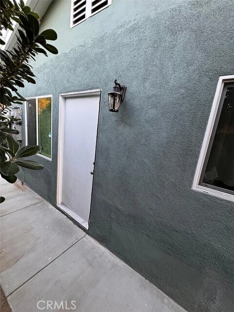 Building Photo - 11118 Woodley Ave