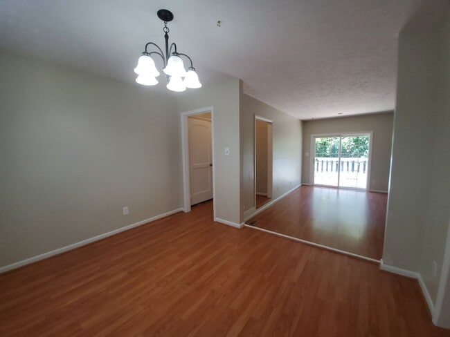 Building Photo - 6400 Hollyhock Ct