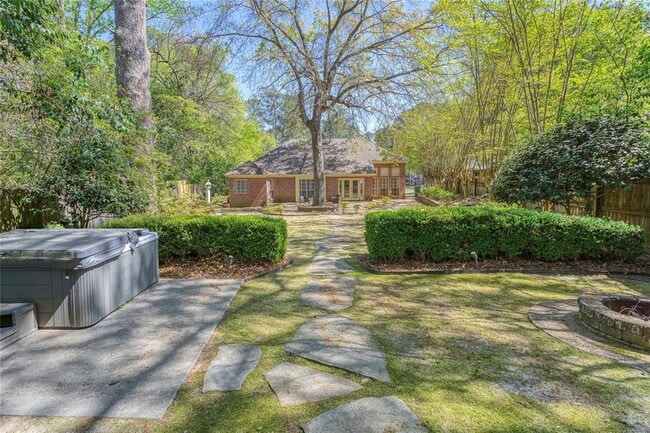 Building Photo - 561 Pine Tree Ln