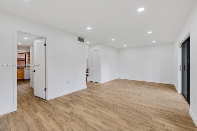 Building Photo - 10516 SW 112th Ave