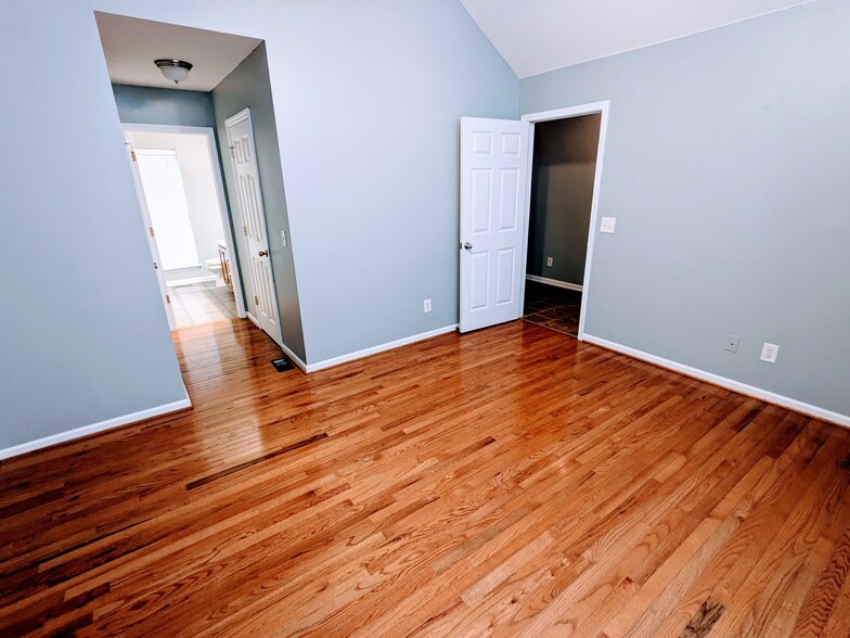 Master Bedroom - 506 Johnstown Dr