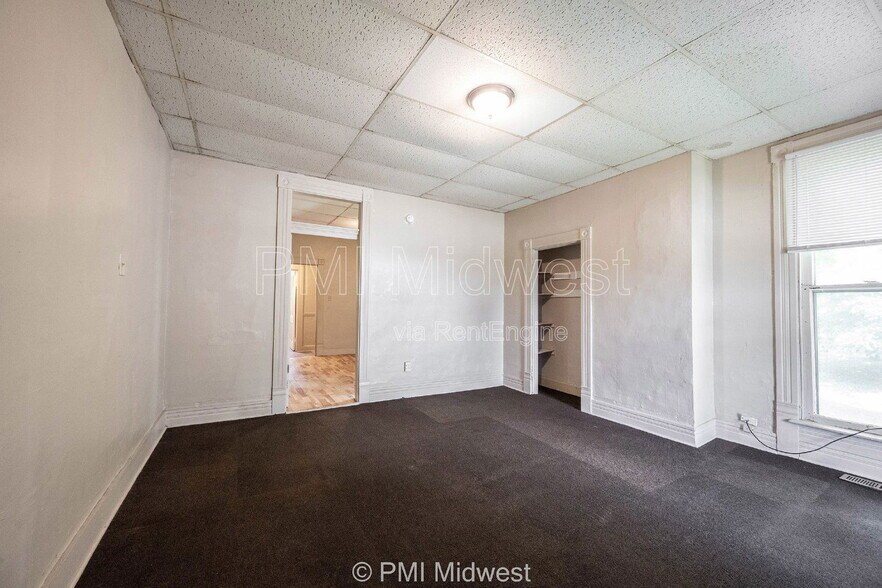 Building Photo - 632 S State St