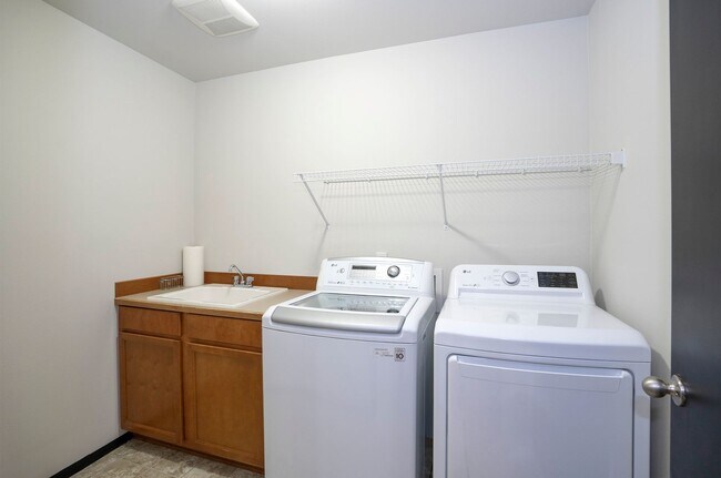 Building Photo - Charming 3BR/2.5BA in Desirable Gig Harbor...