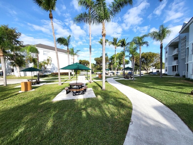 Building Photo - 8560 SW 212th St