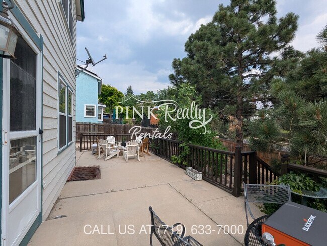 Building Photo - 8560 Avens Cir