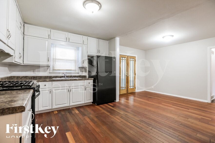 Building Photo - 10508 East 33rd Terrace S