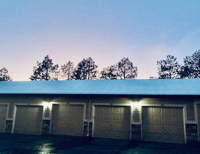 Building Photo - SW Littleton Top Floor Condo with Mountain Views!