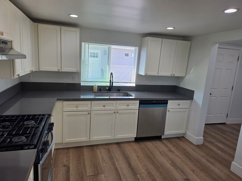 Building Photo - 247 W Sepulveda St