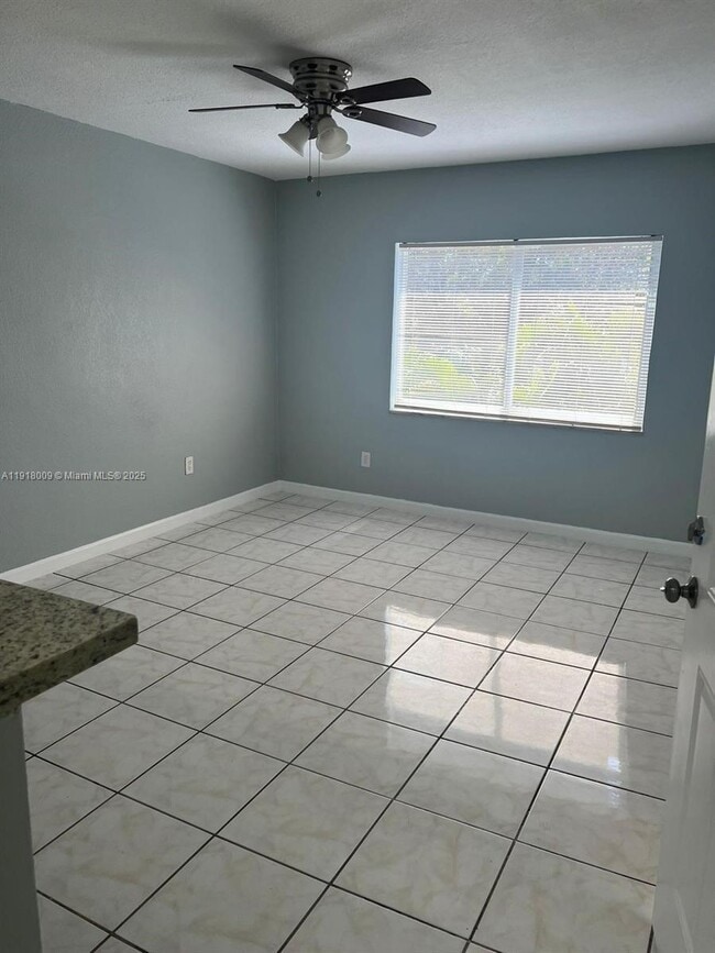 Building Photo - 3753 SW 26th Terrace