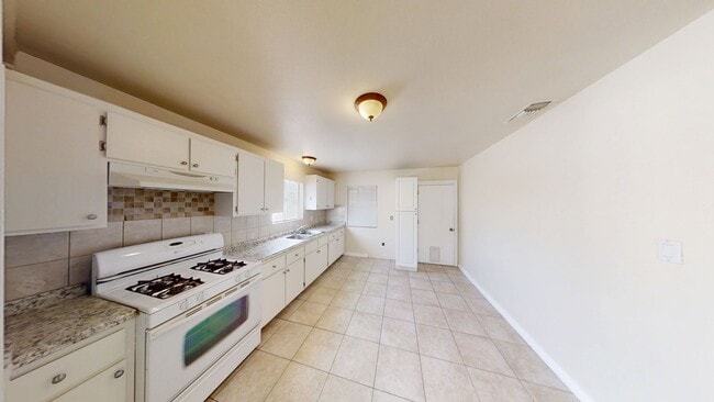 Building Photo - 11942 Douglas St