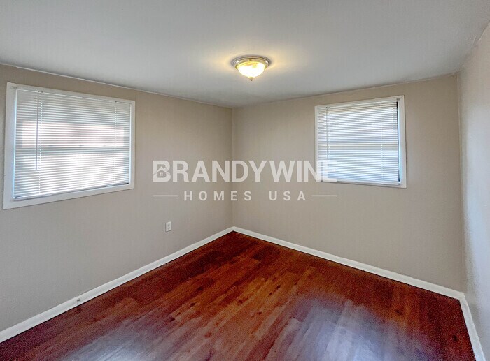 Building Photo - 3005 Dodge St