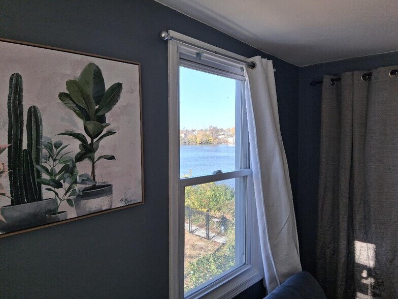 Front Bedroom 4 - 53 Edgewater ave