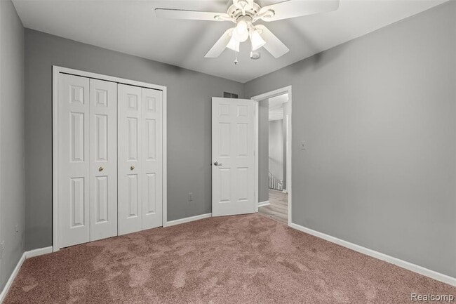 Building Photo - 23931 Pointe Dr
