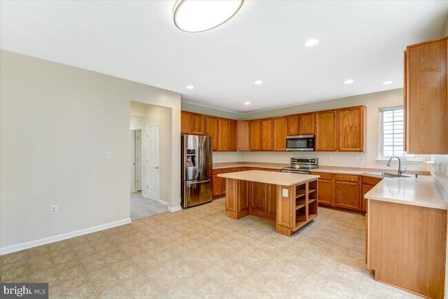 Building Photo - 240 Davis St