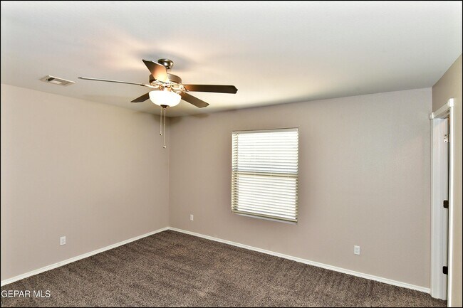 Building Photo - 963 Aircoupe Way