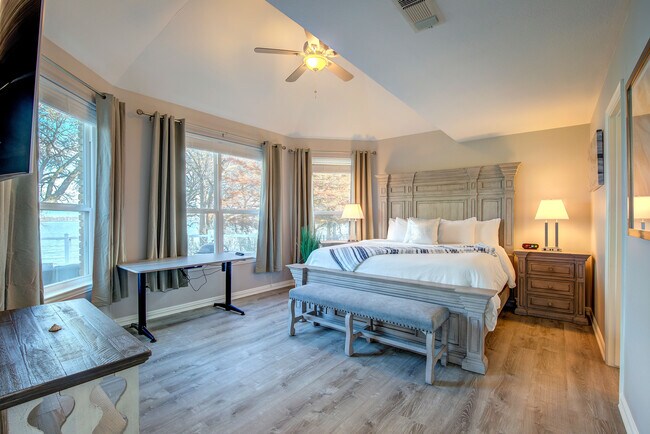 Building Photo - 8606 Columbia Dr