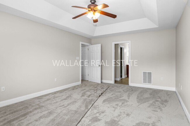 Building Photo - PRICE REDUCTION!!  FARRAGUT: TWO STORY 3 B...
