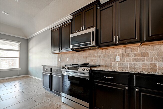 Building Photo - 17243 Lowell Lake Ln