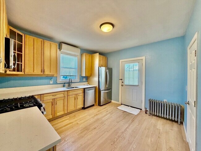 Building Photo - 12 Hall Pl