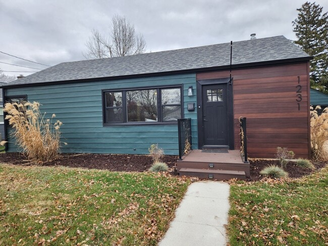 Primary Photo - Beautiful 3-bedroom, 2-bathroom home in Be...