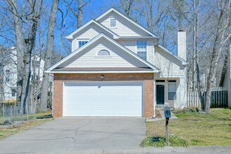 Building Photo - Comfort & Convenience Await in This 3 Bed, 2 Bath Farmingham Woods Home