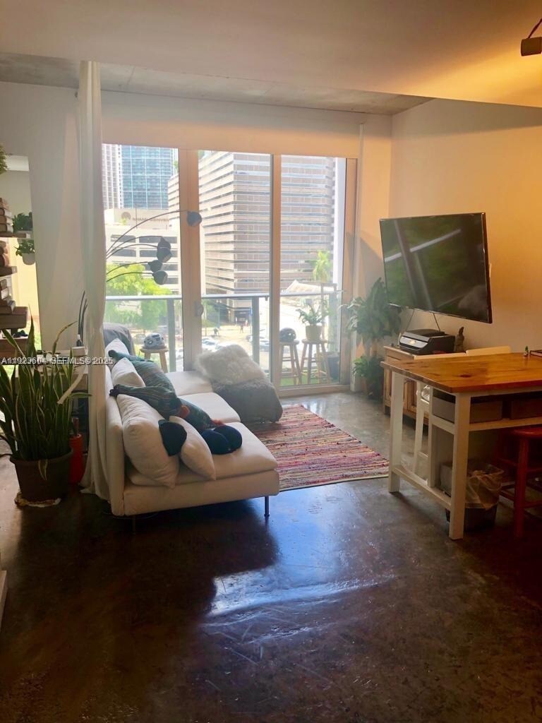 Building Photo - 151 SE 1st St