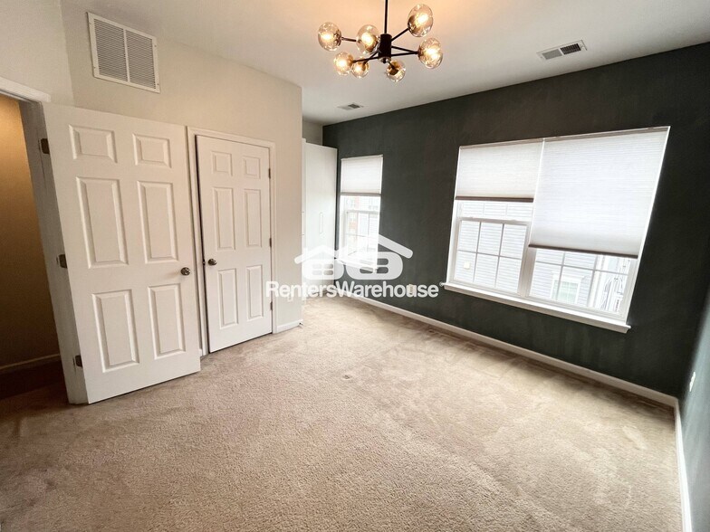 Building Photo - 12504 Rustic Rock Ln