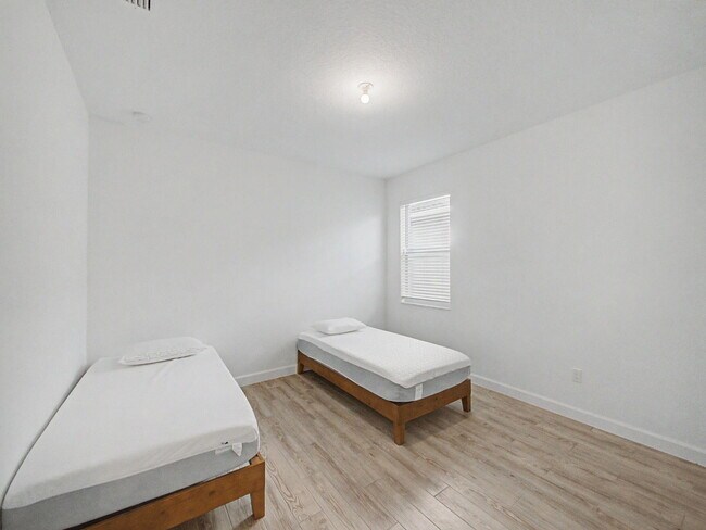 Building Photo - 9140 Remy Ln