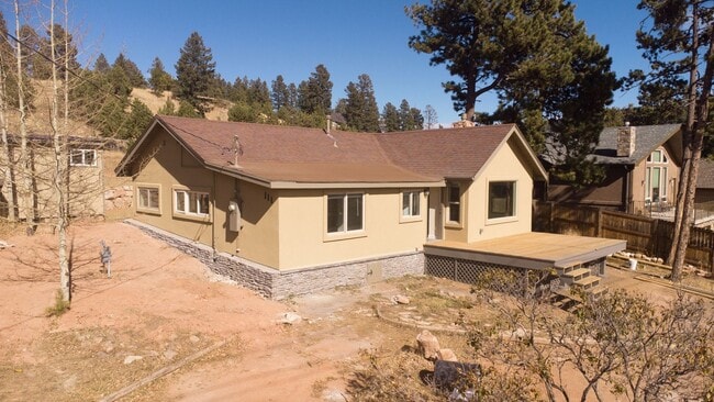 Building Photo - Fully Updated 2 Bed 1 Bath in Woodland Park!