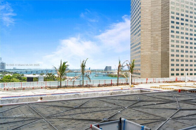 Building Photo - 325 S Biscayne Blvd