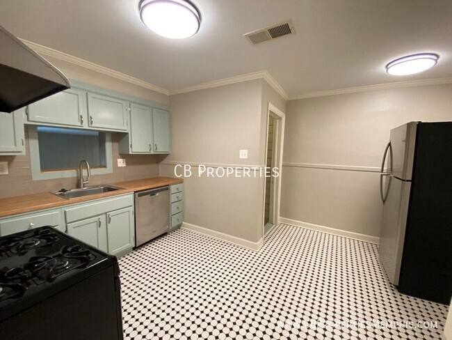 Building Photo - 907 Echles St