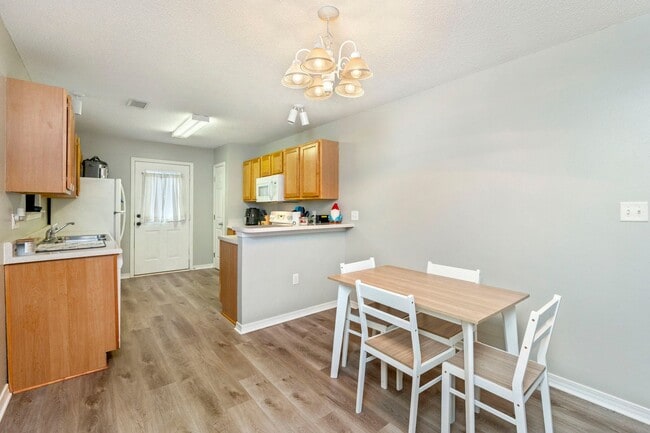 Building Photo - 3 Bedroom in Navarre!!