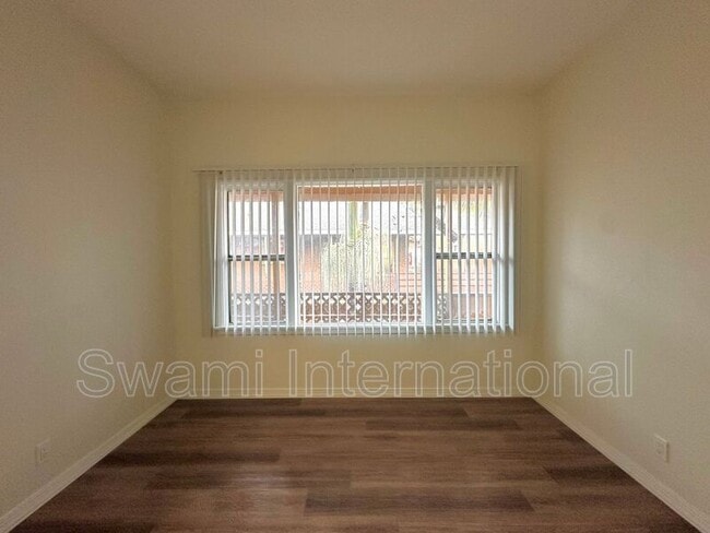 Building Photo - 1665 W 182nd St