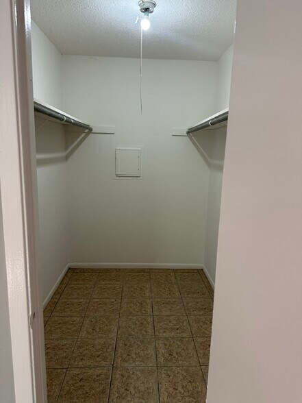 Walk in Closet - 705 Edgar St